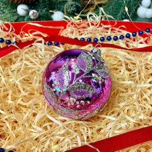 Handmade Purple Ornament – Glass Christmas Bauble – Sparkling Floral Design – Festive Holiday Tree Decoration – Luxury Decor