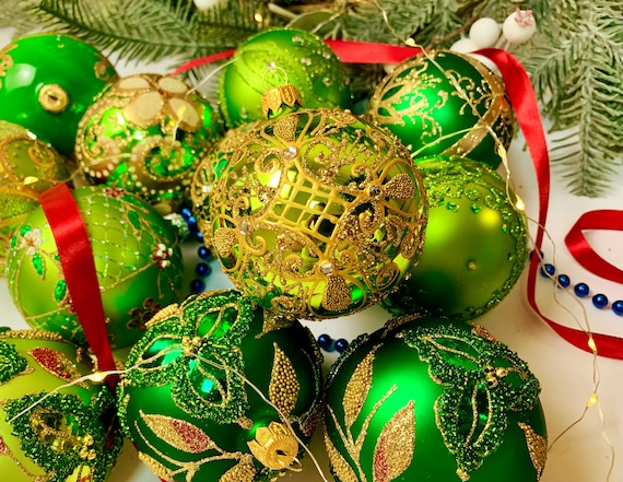 Luxus-Weihnachtsschmuck in Grün und Gold - 20 Stück handgefertigte Glaskugeln - Eleganter Baumschmuck für den Weihnachtsbaum - Festliche Dekoration