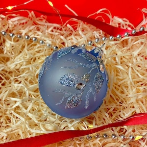 Frosted Blue Christmas Ornament – 8 cm Glass Bauble – Handmade with Silver Glitter Leaves – Elegant Winter Holiday Decor
