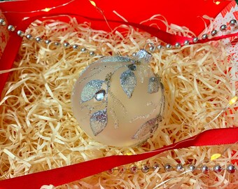 White and Silver Christmas Ornament – 8 cm Glass Bauble – Handmade Leaf Design with Crystals – Elegant Winter Holiday Decor