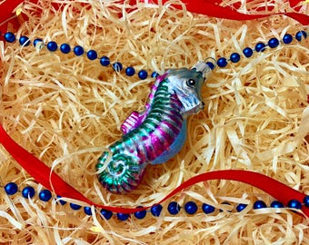 手作りの美しい透明なクラゲ - ガラスのクリスマスオーナメント