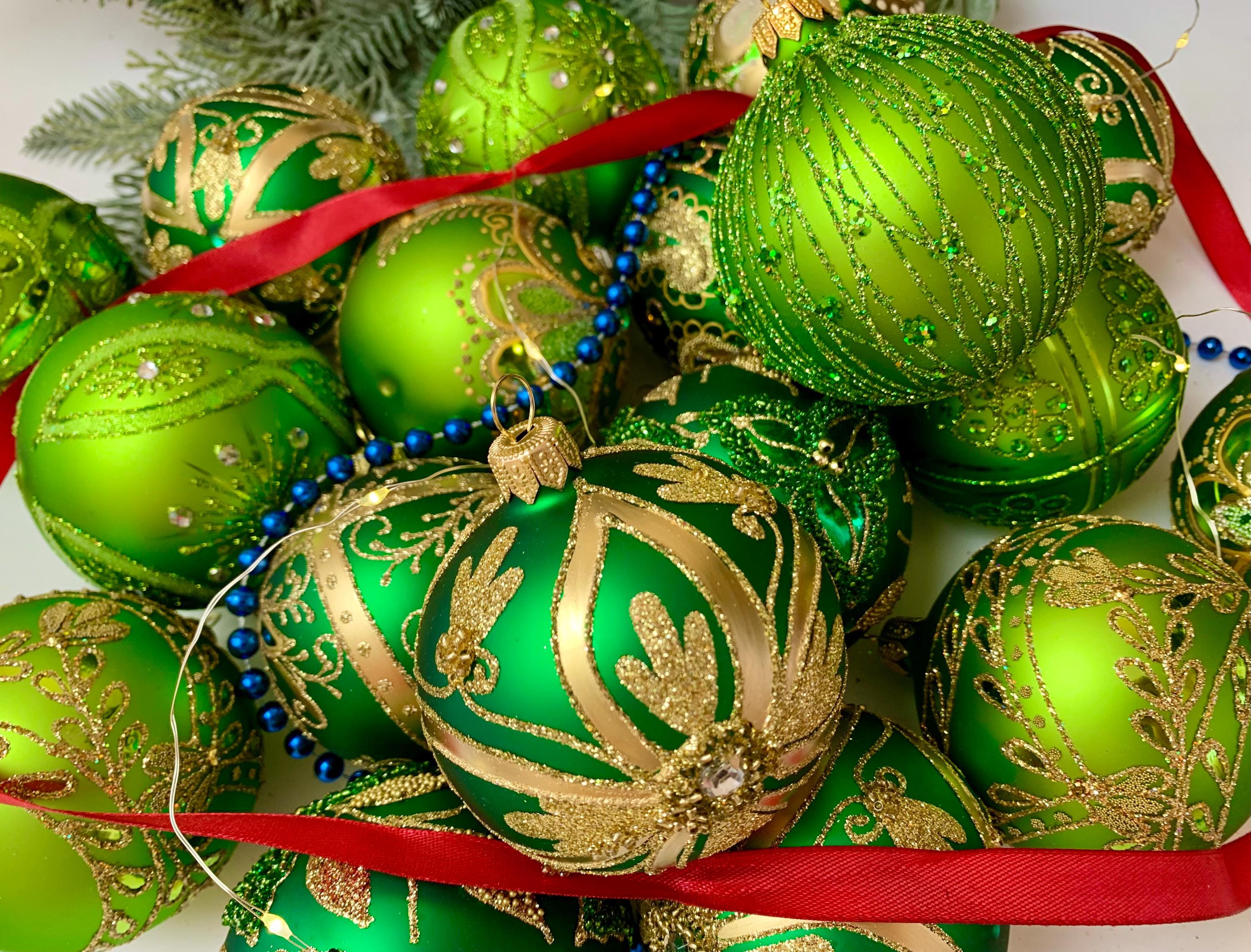 グリーンとゴールドのクリスマスオーナメントセット – 高級ガラス製