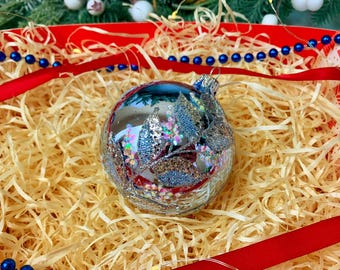 Silver Glass Christmas Ornament – Handmade Bauble with Glitter Leaves – Elegant Holiday Decoration – Unique Xmas Tree Ball