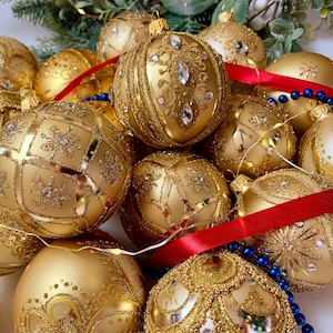 Set of 10 Gold Glass Christmas Ornaments – Handmade Glitter Baubles – Elegant Holiday Tree Decorations – Luxury Xmas Ornament Set