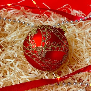 Red and Gold Christmas Ornament – Glass Bauble – Hand Painted Holiday Decor – Elegant Vintage Style Tree Ornament – Classic Tree Decoration