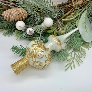 Elegant Handmade Glass Christmas Tree Topper – White Holiday Finial Ornament for Tree Decoration