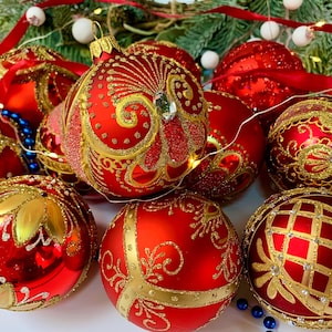 Set of 10 Red Glass Christmas Ornaments – Handmade Baubles with Gold Glitter & Jewels – Elegant Holiday Tree Decorations – Luxury Xmas Balls