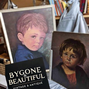 Láminas vintage de «Niño llorando» / Arte kitsch clásico / Decoración de pared misteriosa e icónica