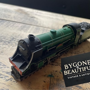 Hornby R648 OO Gauge ‘Eton’ Locomotive – Southern 925 – Vintage Schools Class Model Train