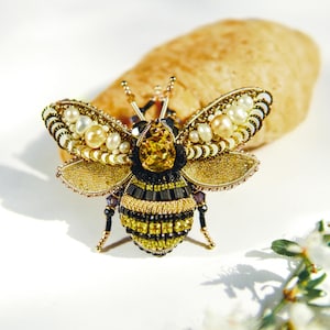 Wildflower bijenbroche, handgemaakte insectensieraden, op de tuin geïnspireerde pin, romantisch natuurcadeau voor haar, decoratieve broche, cadeaus voor moeder