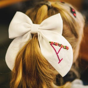 Lazo bordado personalizado, pinza para el pelo con letra personalizada, regalo hecho a mano para niñas, lazo con monograma, lazo con letra personalizada, accesorio para el pelo con inicial