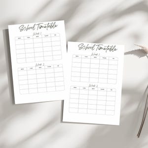 Könnte beinhalten: Zwei druckbare Stundenplanvorlagen mit leeren Feldern für jeden Tag der Woche, beschriftet mit "Woche 1" und "Woche 2".