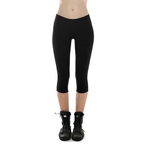 Schwarze Capri-Leggings aus Bio-Baumwolle Nachhaltige Yogahose für Frauen, kurze Leggings, Yogahose, beste Leggings, Bio-Yogahose. Bild 5