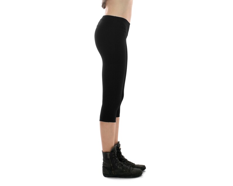 Schwarze Capri-Leggings aus Bio-Baumwolle Nachhaltige Yogahose für Frauen, kurze Leggings, Yogahose, beste Leggings, Bio-Yogahose. Bild 6