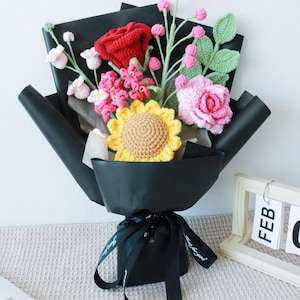 Gestrickte Rosenstrauß häkeln, handgemachte rosa rote Blumen, Geschenk für sie, Muttertag, Hochzeitstag, Geburtstag, Staffelung, für immer Liebe