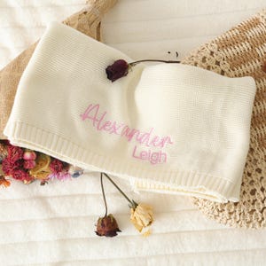 Gestrickte Babydecke mit Namen, personalisierte Babydecke, Baby-Dusche-Geschenk, weiche Baumwollstrick-Babydecke, benutzerdefinierte Baby-Namensdecke