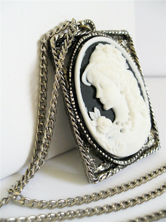 Vintage cheap silhouette necklace