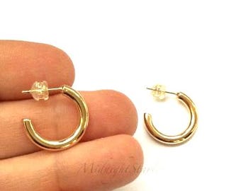 24k Gold Filled Hoop Earrings. Minimalist Gold Tube Hoops. Everyday Retro Earrings. Lightweight Classic Jewelry. High Quality. Gift Ready.