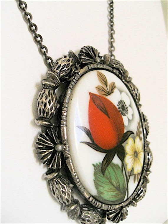 CARMINE Pineapple Rose Vintage Cameo Necklace