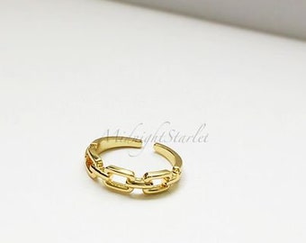 Everyday Chain Link Ring. Adjustable. Simple Style. 24k Gold Filled. Great For Everyday. Dress It Up or Dress It Down. Gift Box Included.