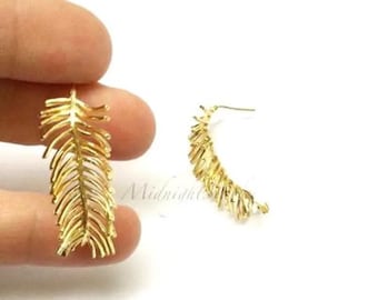 Gold Feather Drop Earrings, Lightweight Hanging Leaf Earrings, Nature-Inspired Boho Jewelry. Gold Toned Metal. Feathers. Nature Inspired.