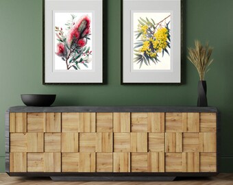 以下が含まれることがあります： 赤い花と黄色の花が描かれた植物画が、黒い天板のついた木製のキャビネットに飾られています。