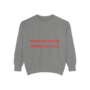 Sudadera "Construido sobre la fe, unidos por el amor" / Tipografía religiosa