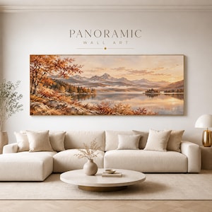 Könnte beinhalten: Ein panoramisches Wandbild mit einer Landschaftsmalerei eines ruhigen Sees, umgeben von herbstlichen Bäumen mit orangefarbenem und braunem Laub, vor einer Kulisse aus fernen Bergen unter einem weichen, warm getönten Himmel bei Sonnenaufgang.