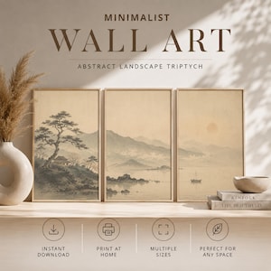 以下が含まれることがあります： 山、木、家、水上のボートが描かれたベージュと茶色の風景画の額入りウォールアート3枚組。3枚の額縁の上部には「MINIMALIST WALL ART ABSTRACT LANDSCAPE TRIPTYCH」という文字が印刷されています。