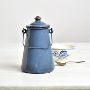 Blauw geëmailleerde melkbus houder boerderij keukendecor