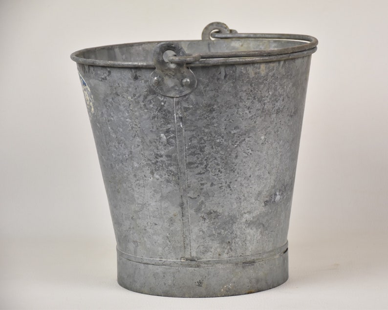 Small galvanized bucket vintage : Outdoor hanging planter pot Farmhouse patio and garden decor image 5