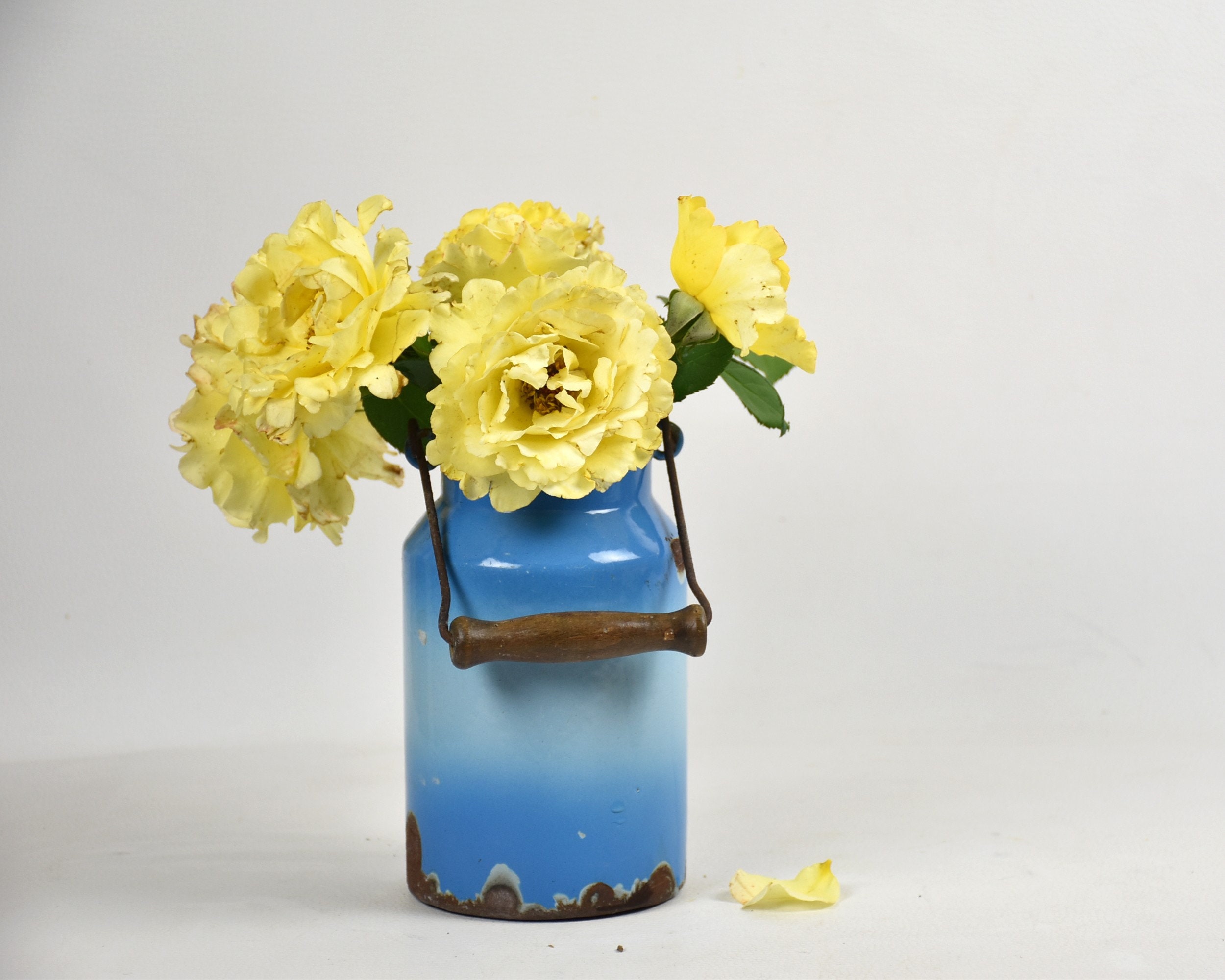 Ancienne Petite Laitière ou Pot à Lait Émaillé Bleu, Vase Pour La Décoration