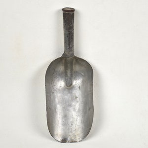 Vintage grain scoop Metal measuring cup for farmhouse kitchen decor image 3