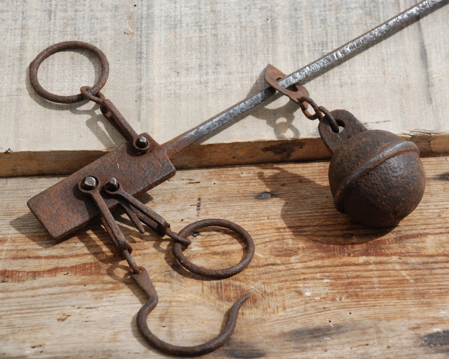 Ancienne Petite Balance Romaine, Graduations de 1Kg à 19Kg.