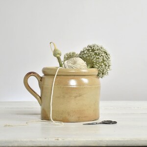Pot à confit en grès beige - Céramique vintage pour cuisine décoration style campagnard