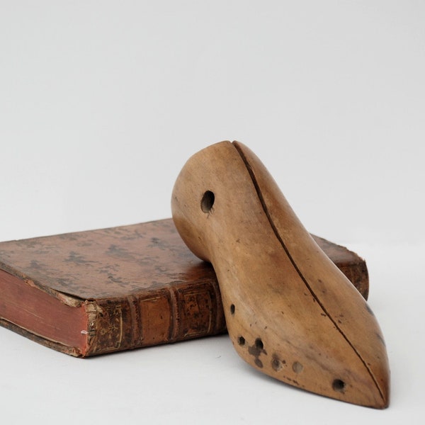 Ancienne forme en bois pour chaussure à bout pointu, Déco style industriel, Outil de cordonnier.
