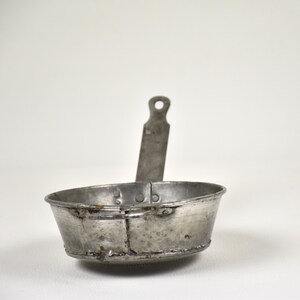 Small metal colander vintage, Wall hanging strainer, Farmhouse kitchen utensil decor antique image 3