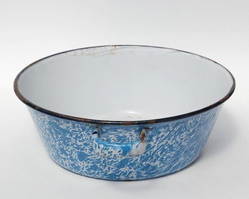 Ancienne petite bassine émaillée, Marbré bleu et blanc, Bac à fleurs pour extérieur et jardinage. image 3