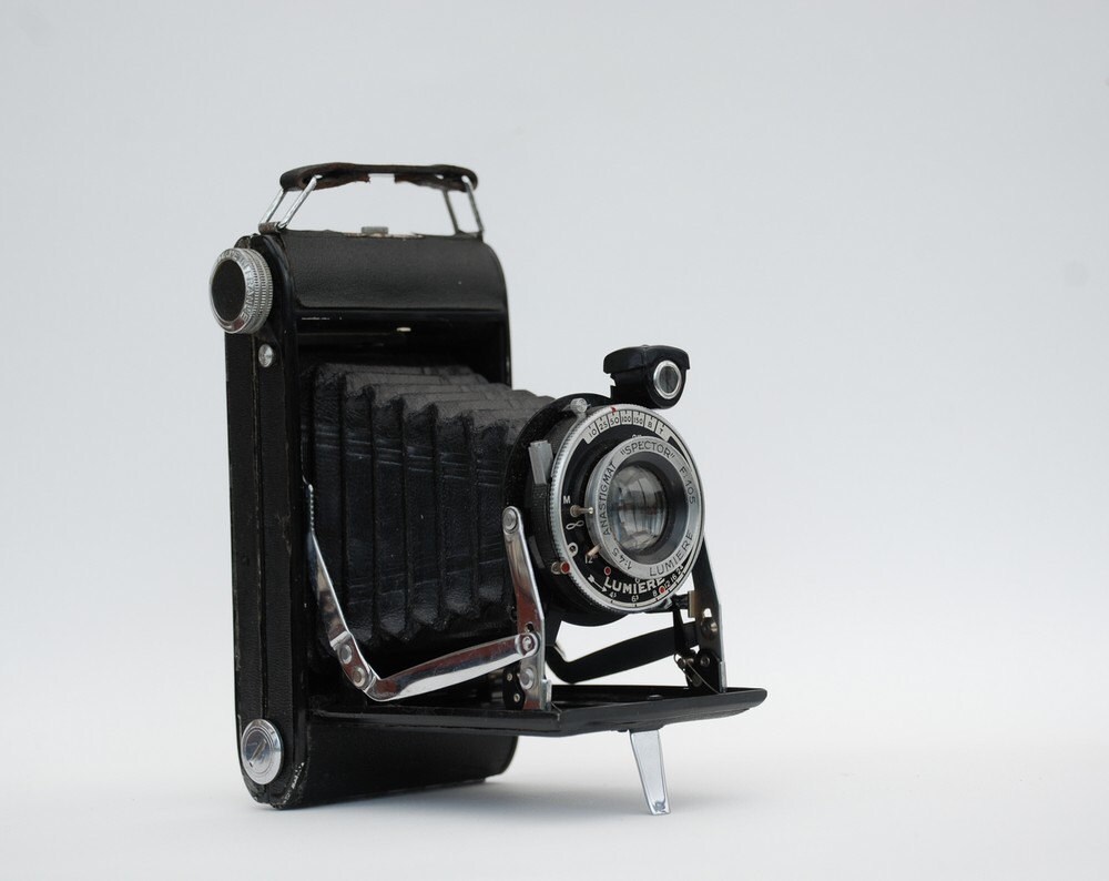 Ancien appareil photo de la marque lumière - Modèle Lumirex Anastigmat Spector 4,5 avec étui en cuir - France 1939 - Canada Ancien appareil photo de la marque lumière - Modèle Lumirex Anastigmat Spector 4,5 avec étui en cuir - France 1939 - Canada