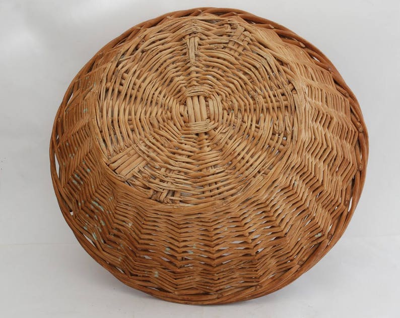 Wicker baker basket vintage : Round bread storage for farmhouse and country kitchen decor image 8