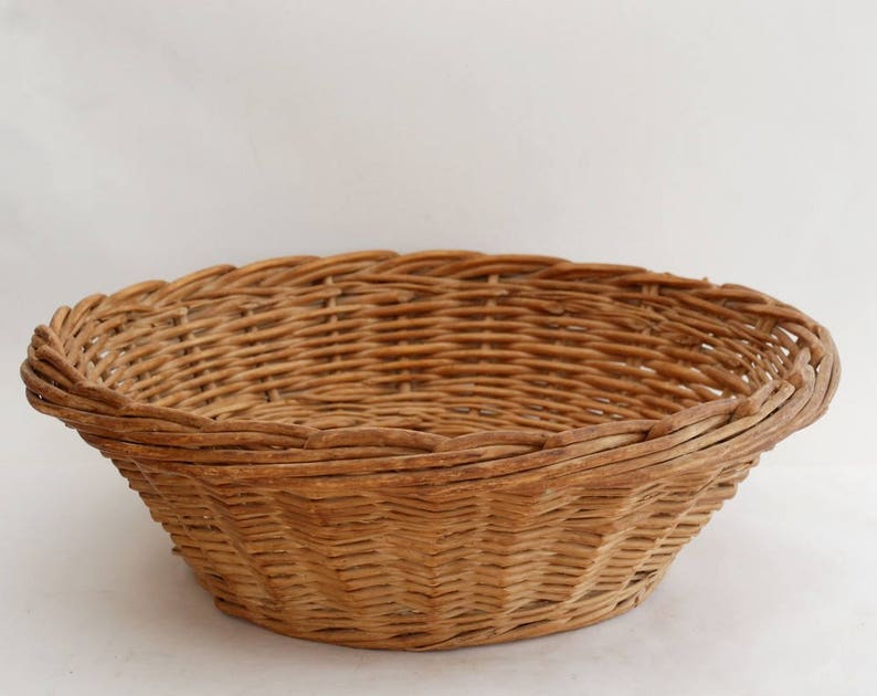 Wicker baker basket vintage : Round bread storage for farmhouse and country kitchen decor image 4