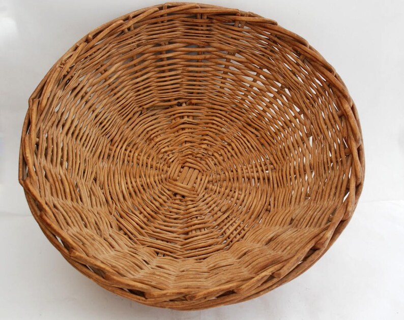 Wicker baker basket vintage : Round bread storage for farmhouse and country kitchen decor image 9
