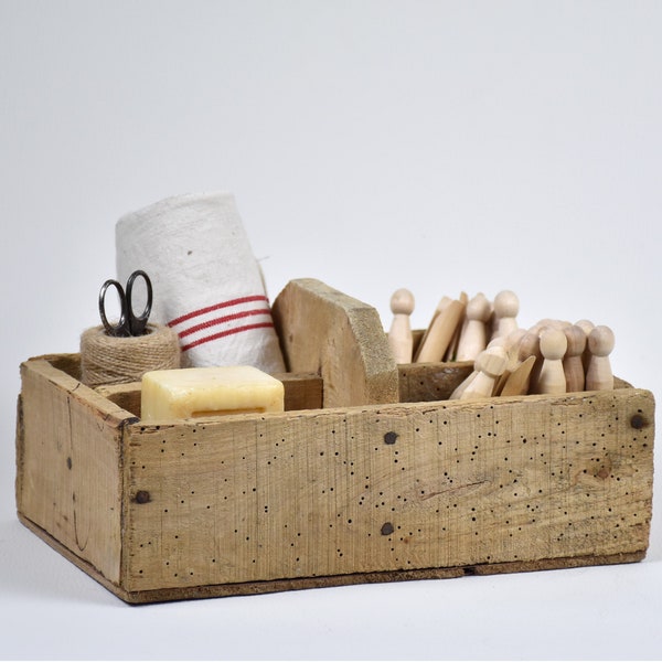 Pequeña caja de madera o caja de herramientas : Cesta de compartimentos - almacenamiento decorativo de granja