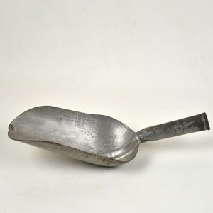 Vintage grain scoop Metal measuring cup for farmhouse kitchen decor image 7