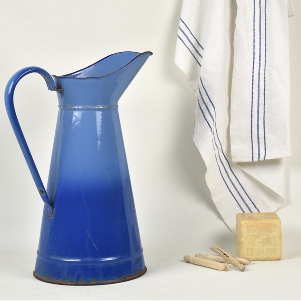Ancien broc à eau émaillé bleu dégradé  Pichet à eau  Arrosage jardin Grand vase