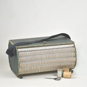 Vintage sewing box from the 1970s : Decorative storage basket - Gift for seamstress