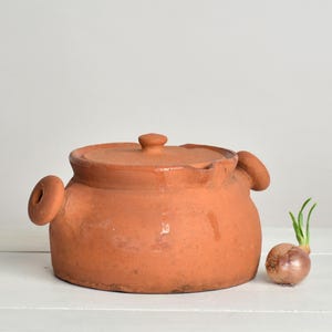 Olla de terracota francesa con tapa y asas de doble oreja