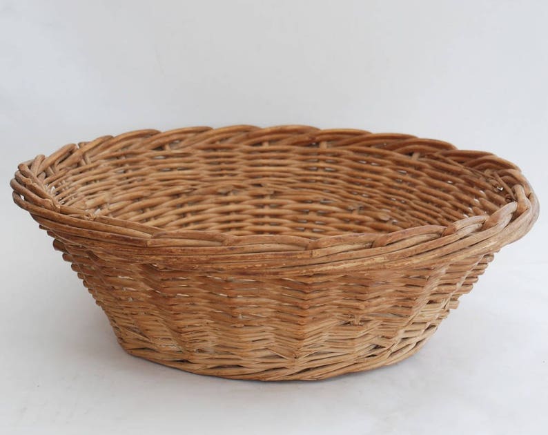 Wicker baker basket vintage : Round bread storage for farmhouse and country kitchen decor image 2