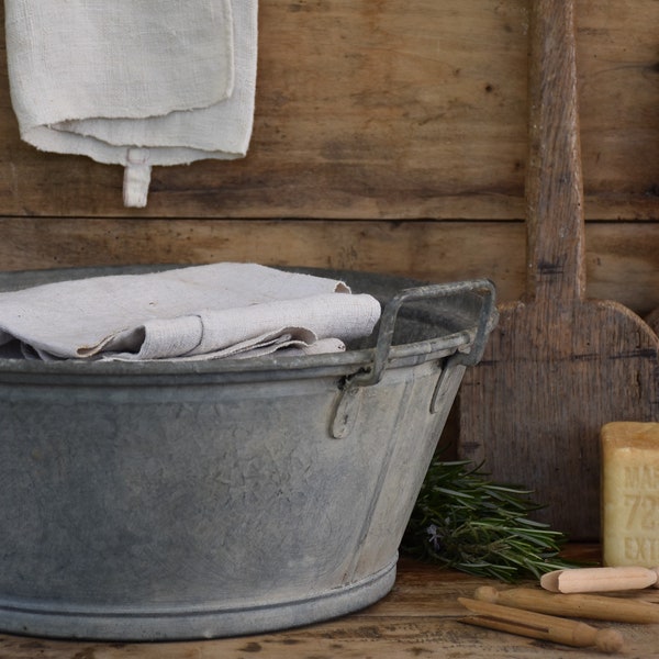 Vintage galvanized basin - Outdoor garden planter for farmhouse garden decor