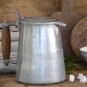 Vintage Aluminium Spouted Topf mit Deckel: Bauernhaus Küchen Dekor